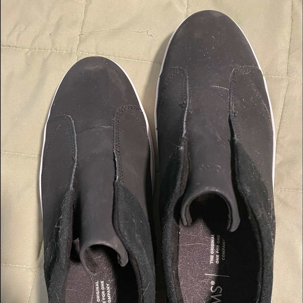 TOMS size 9.5